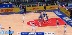 連續(xù)吃癟！克里斯先是籃下被李炎哲大帽&又被李炎哲生斷